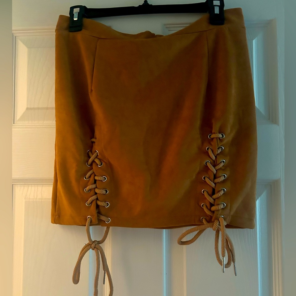 BROWN SKIRT